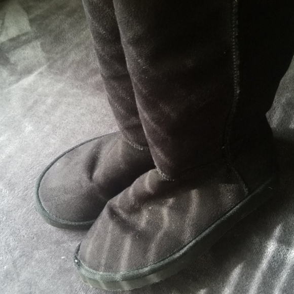 Girls size 4 black boots - Picture 1 of 4